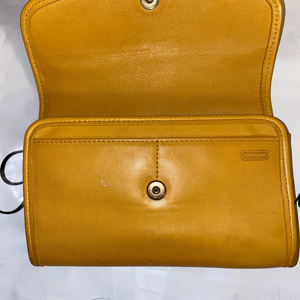COACH SMALL CROSSBODY/ WALLET PURSE